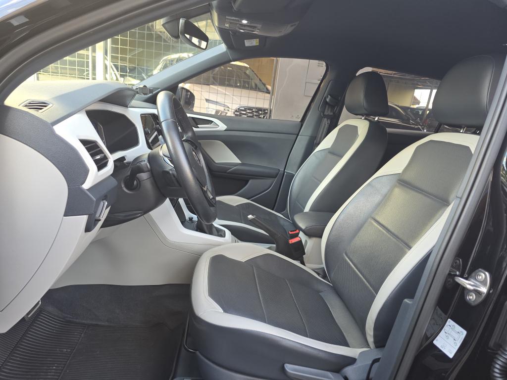 VOLKSWAGEN T-Cross - Foto