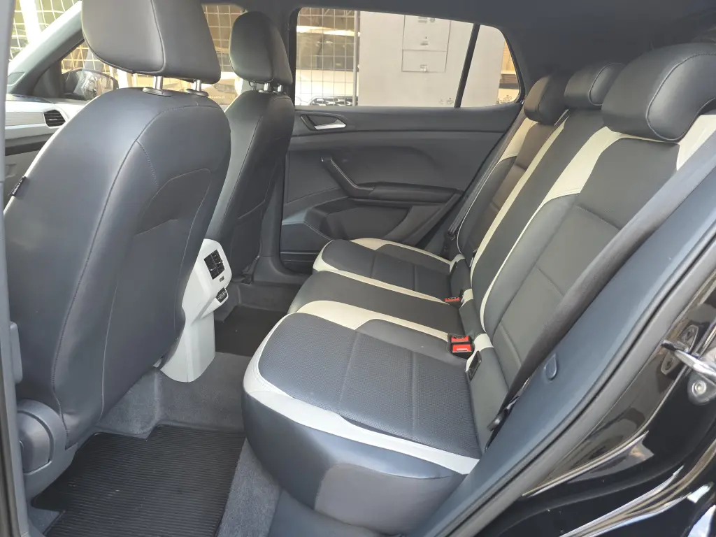 VOLKSWAGEN T-Cross - Foto