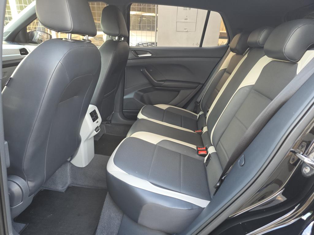 VOLKSWAGEN T-Cross - Foto