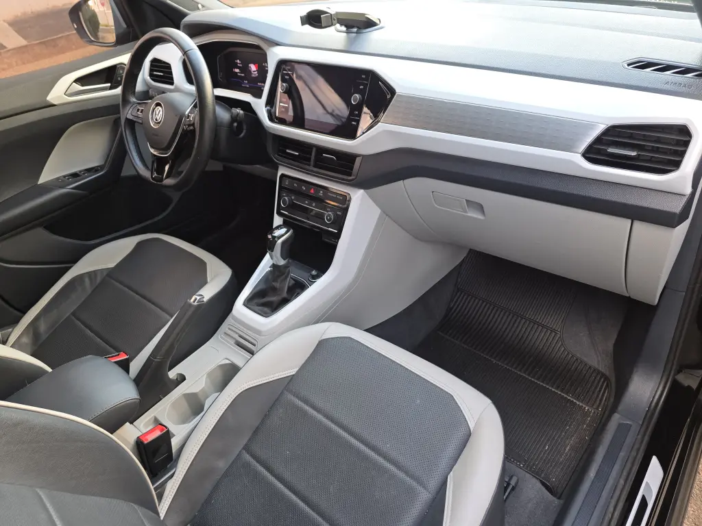 VOLKSWAGEN T-Cross - Foto