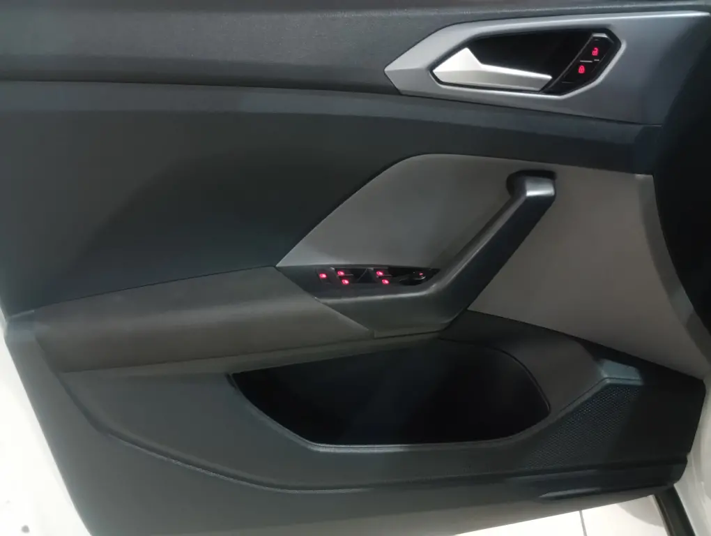 VOLKSWAGEN T-Cross - Foto