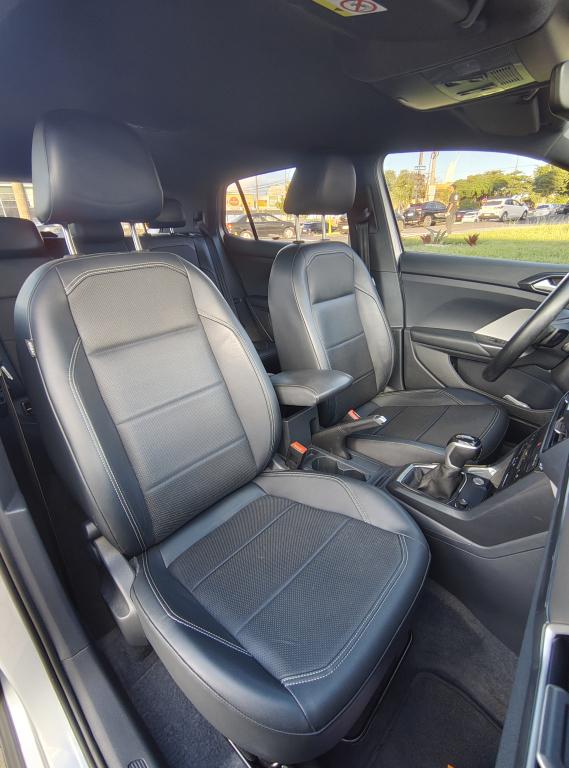 VOLKSWAGEN T-Cross - Foto
