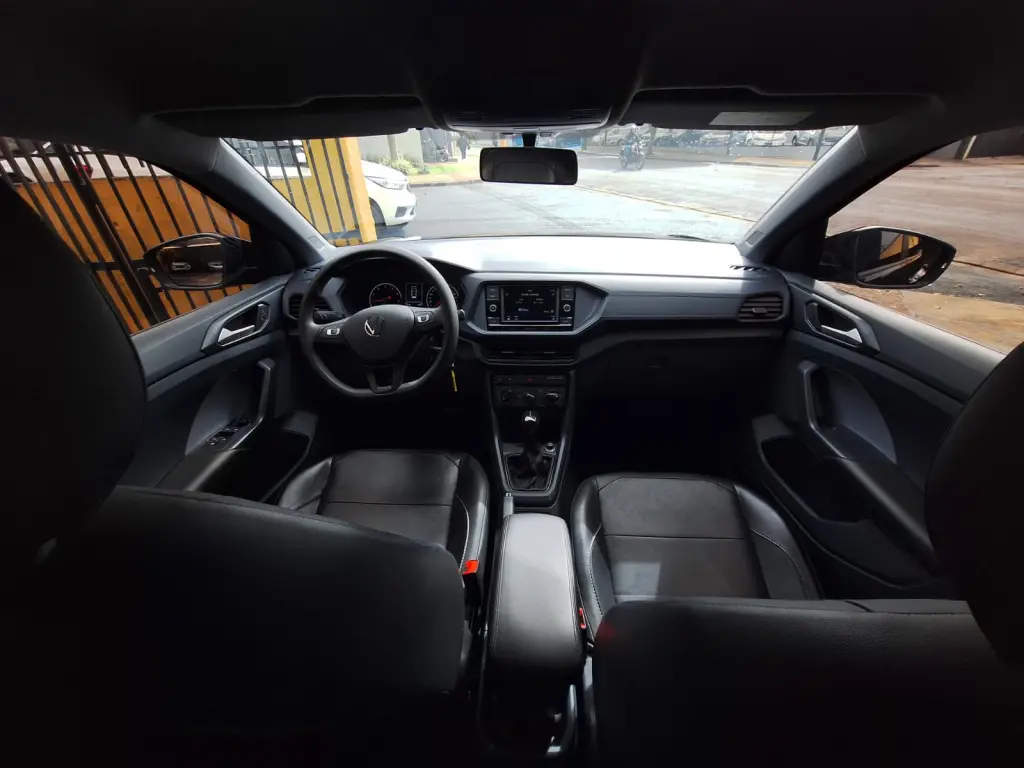 VOLKSWAGEN T-Cross - Foto