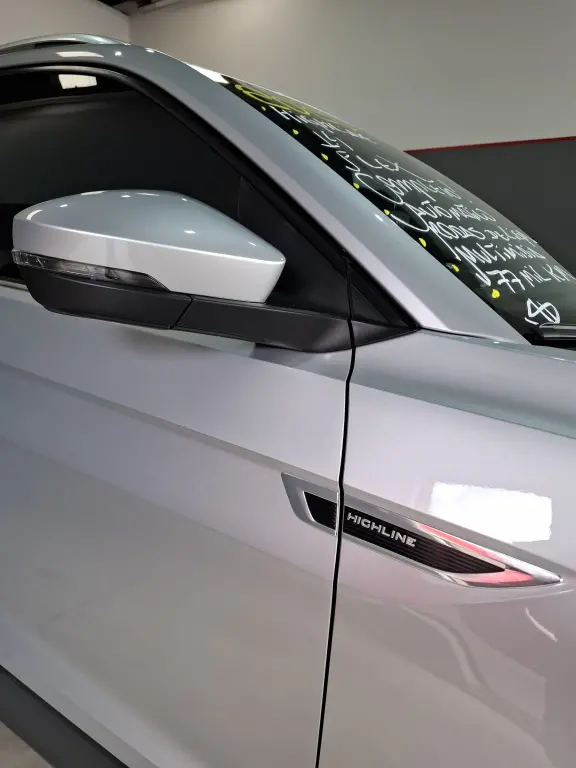 VOLKSWAGEN T-Cross - Foto