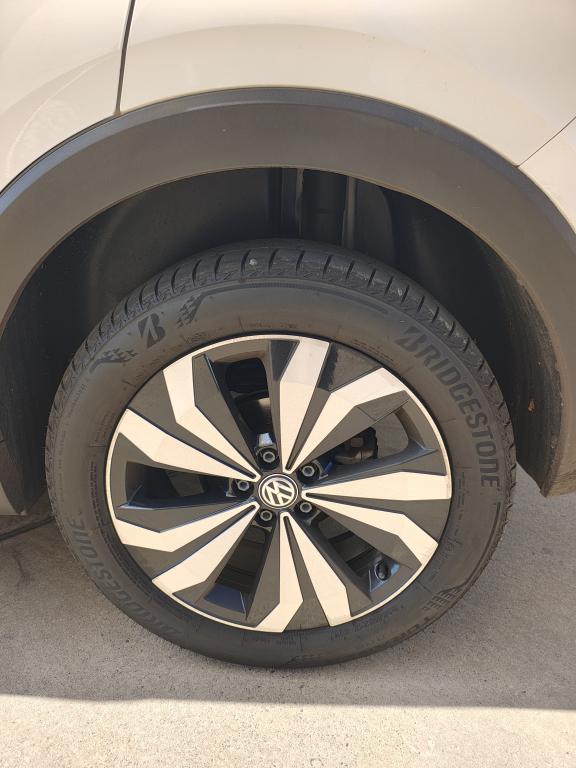 VOLKSWAGEN T-Cross - Foto