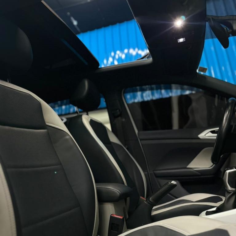 VOLKSWAGEN T-Cross - Foto