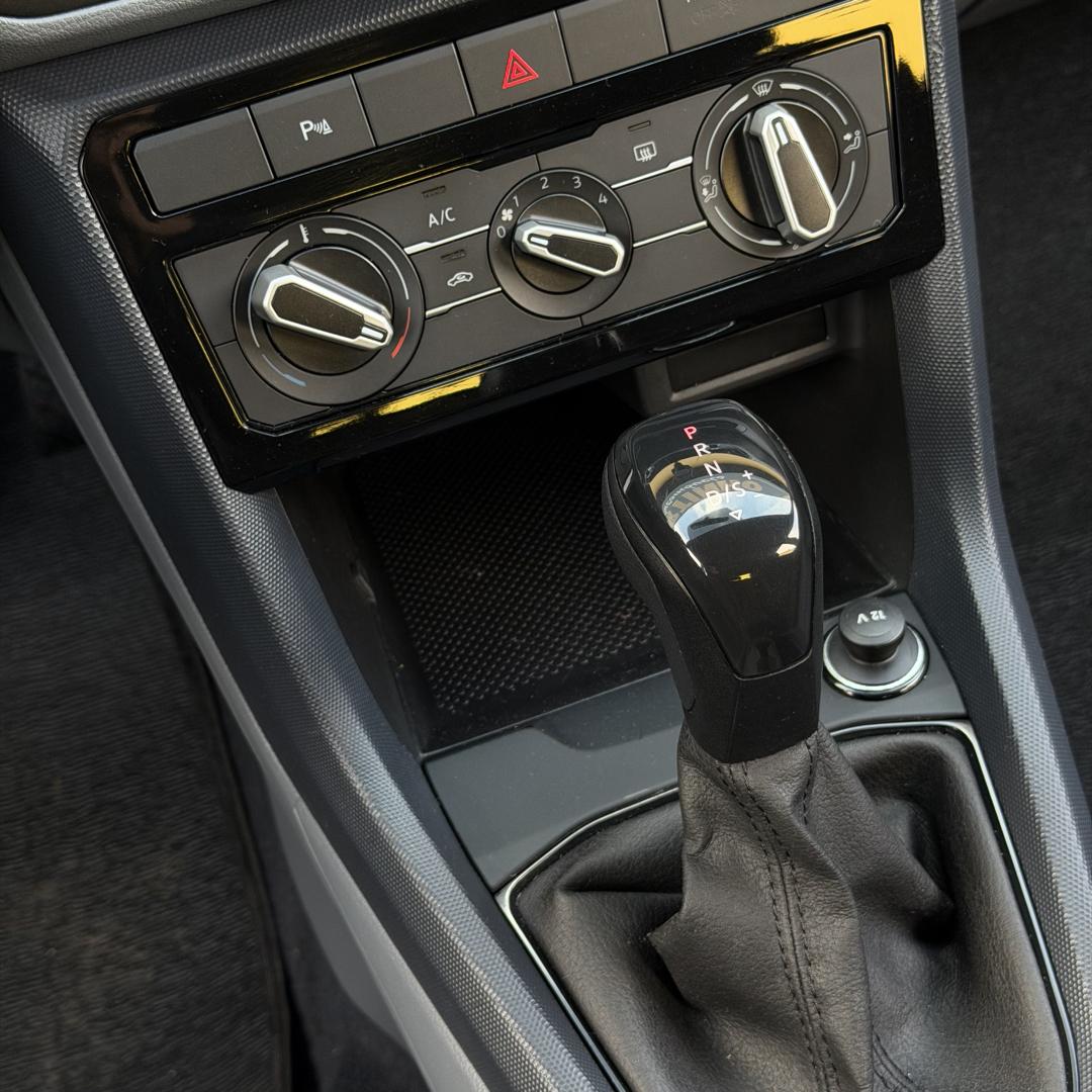 VOLKSWAGEN T-Cross - Foto