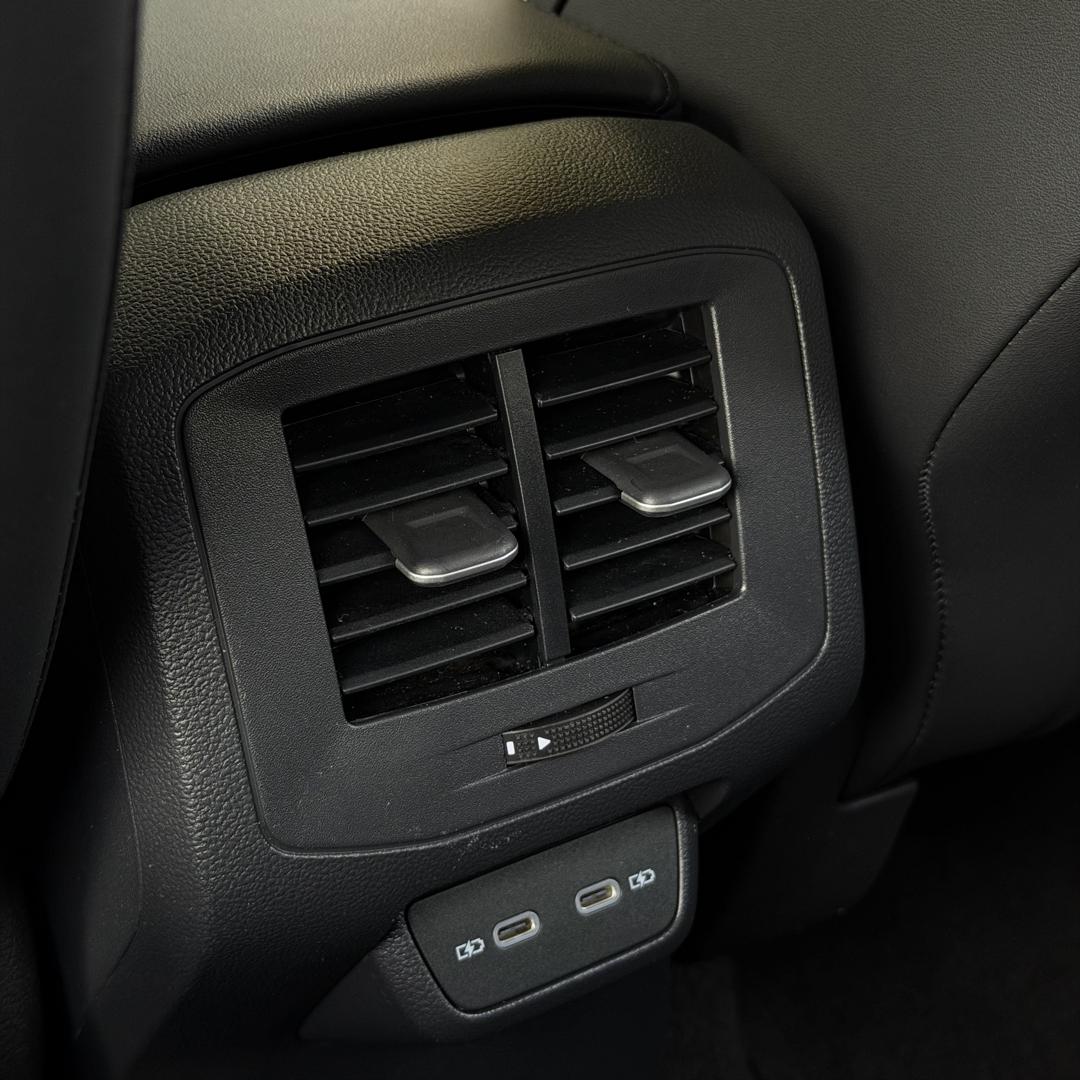 VOLKSWAGEN T-Cross - Foto