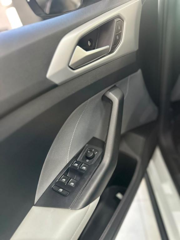 VOLKSWAGEN T-Cross - Foto