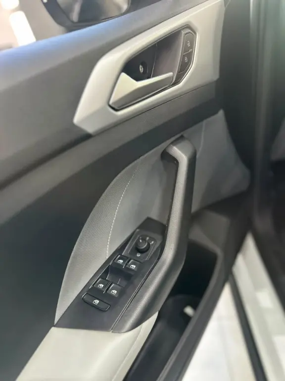 VOLKSWAGEN T-Cross - Foto
