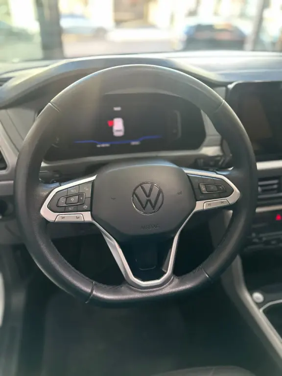 VOLKSWAGEN T-Cross - Foto