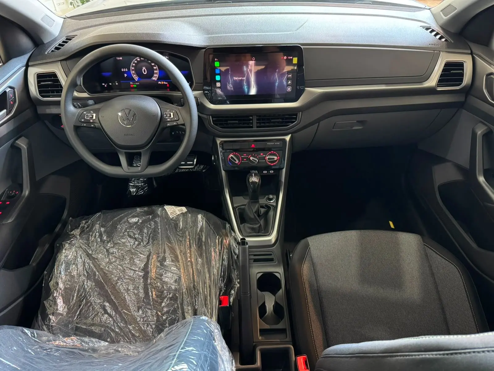 VOLKSWAGEN T-Cross - Foto