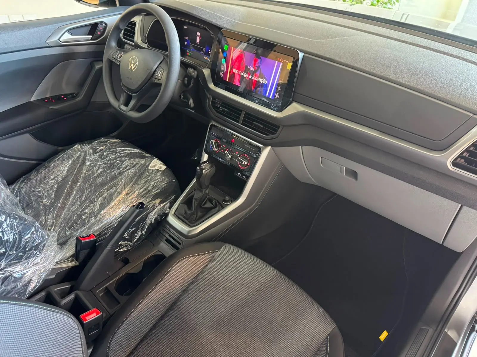 VOLKSWAGEN T-Cross - Foto