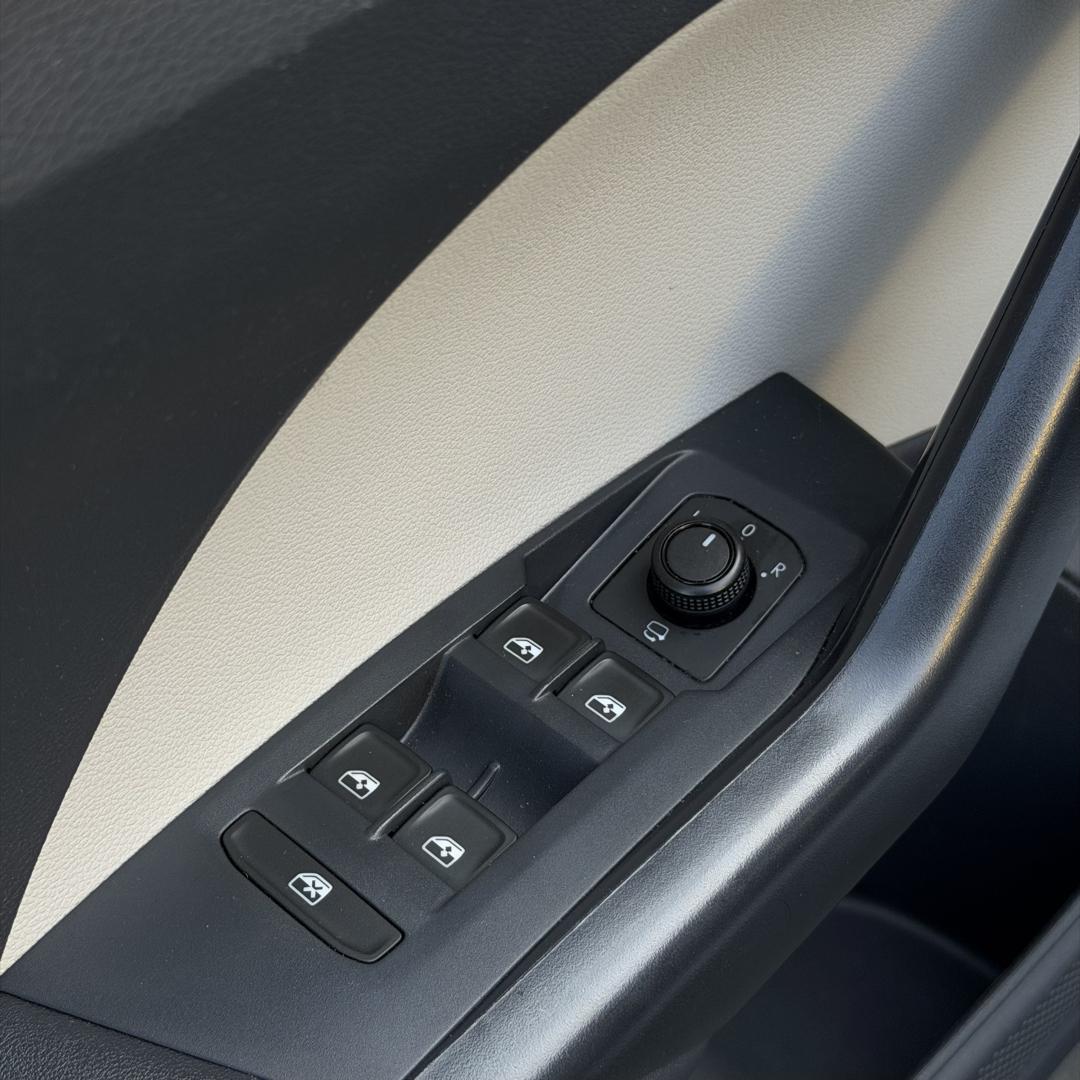VOLKSWAGEN T-Cross - Foto