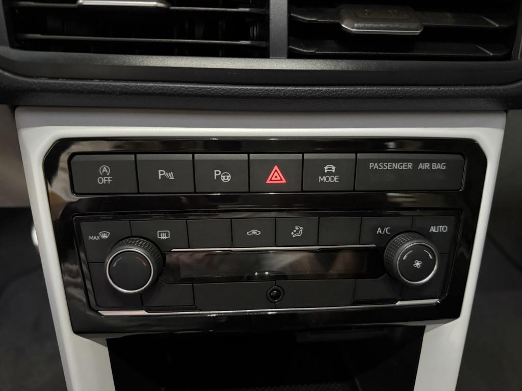 VOLKSWAGEN T-Cross - Foto