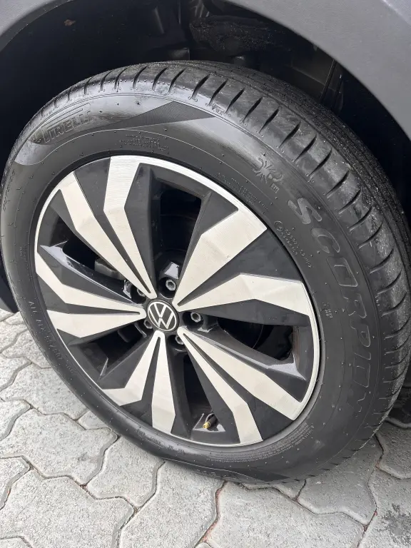 VOLKSWAGEN T-Cross - Foto