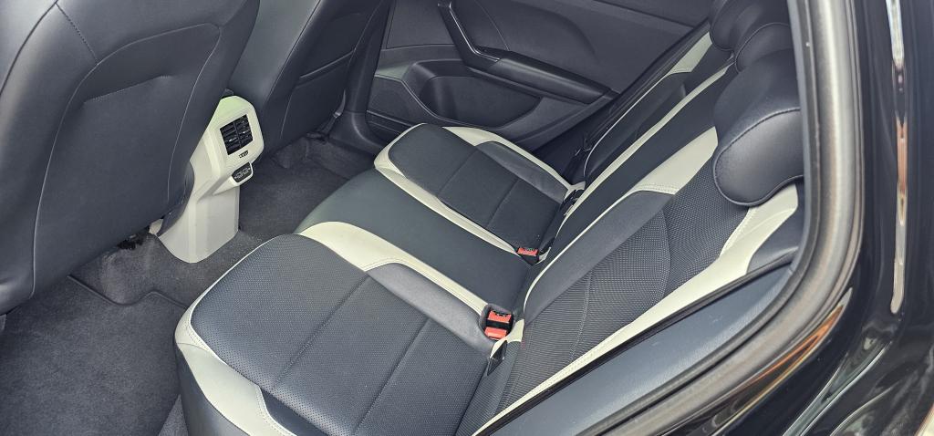 VOLKSWAGEN T-Cross - Foto