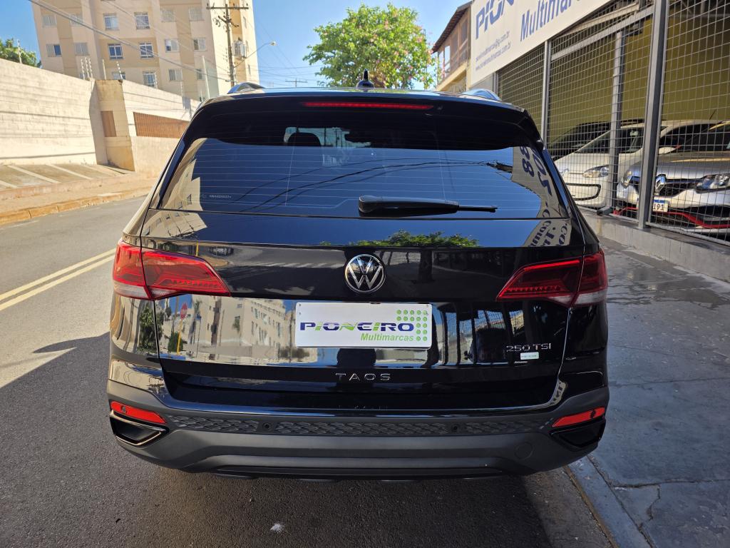 VOLKSWAGEN Taos - Foto