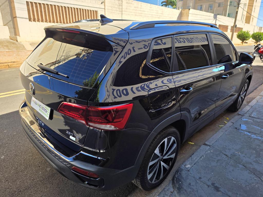 VOLKSWAGEN Taos - Foto