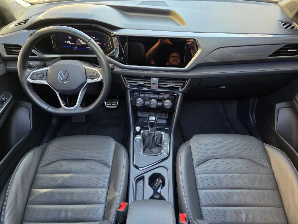 VOLKSWAGEN Taos - Foto