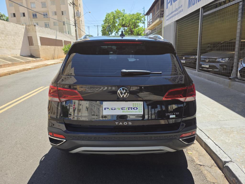 VOLKSWAGEN Taos - Foto