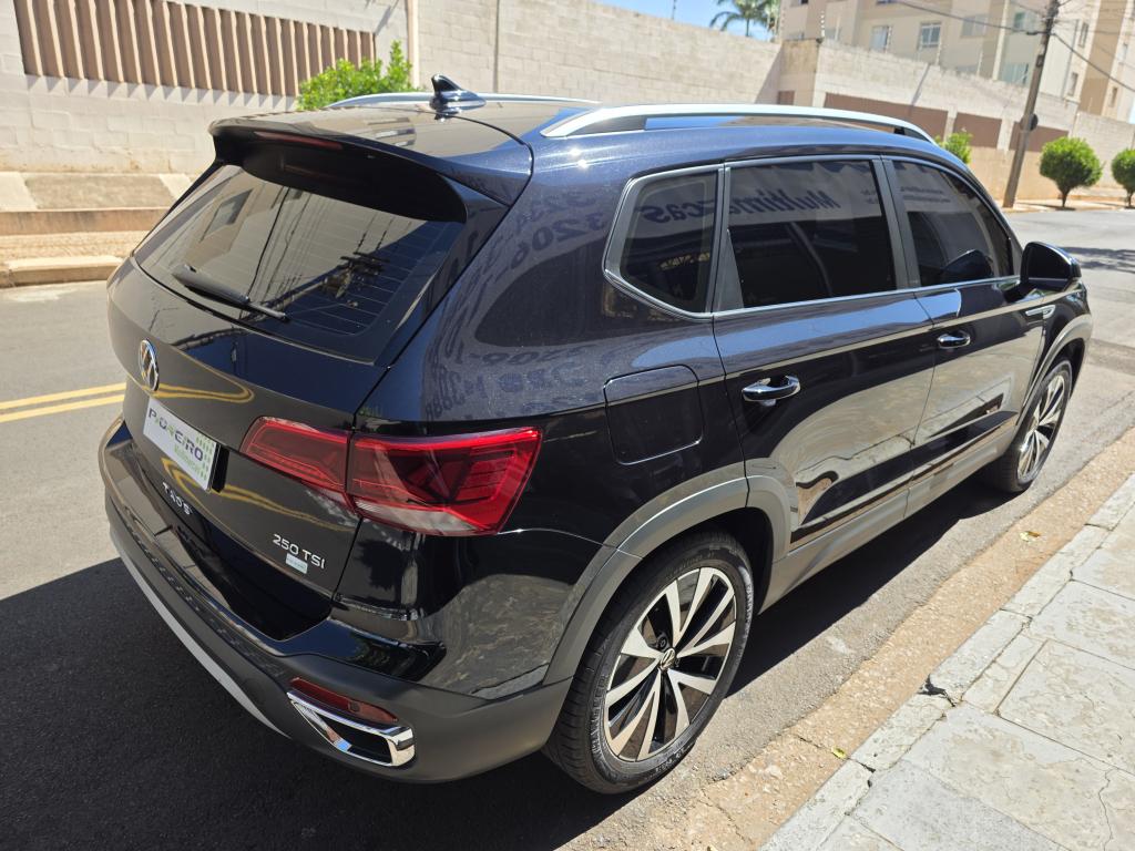 VOLKSWAGEN Taos - Foto