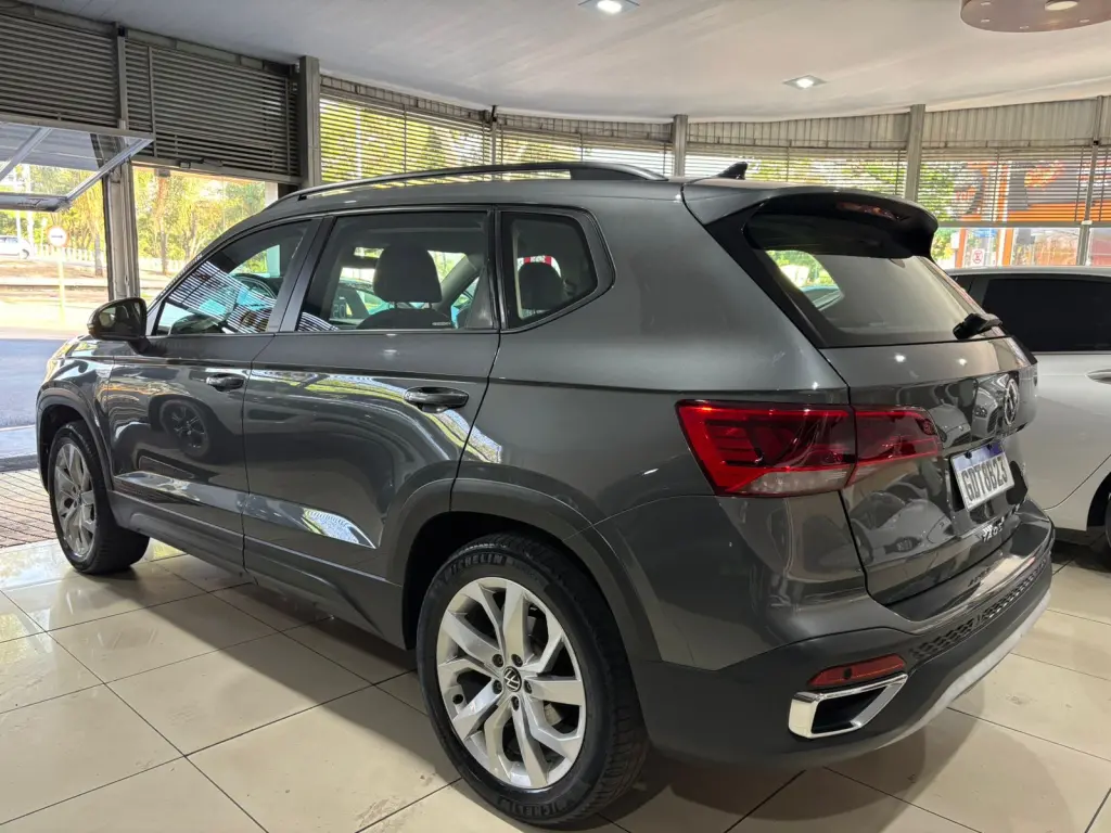 VOLKSWAGEN Taos - Foto