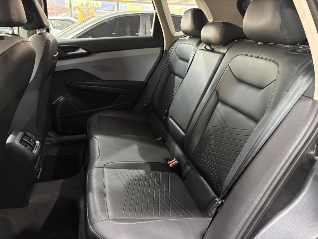 VOLKSWAGEN Taos - Foto