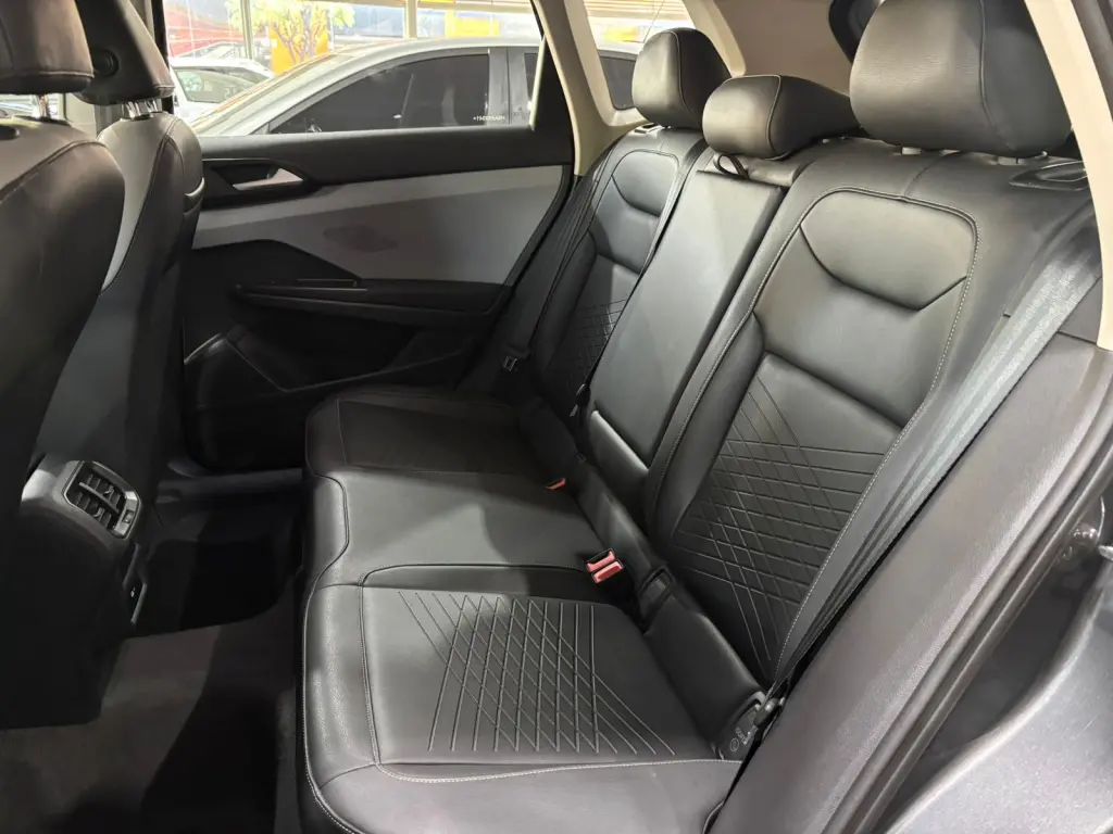 VOLKSWAGEN Taos - Foto