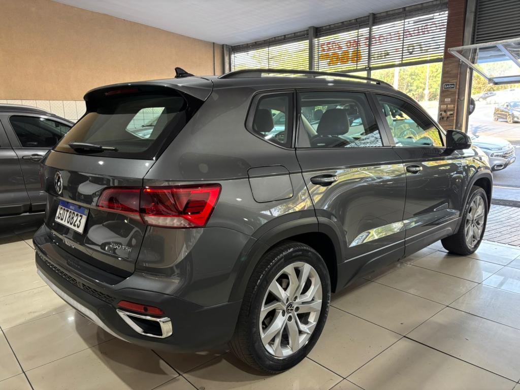 VOLKSWAGEN Taos - Foto