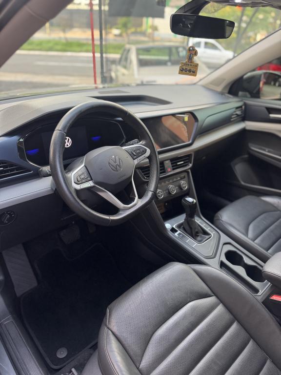 VOLKSWAGEN Taos - Foto