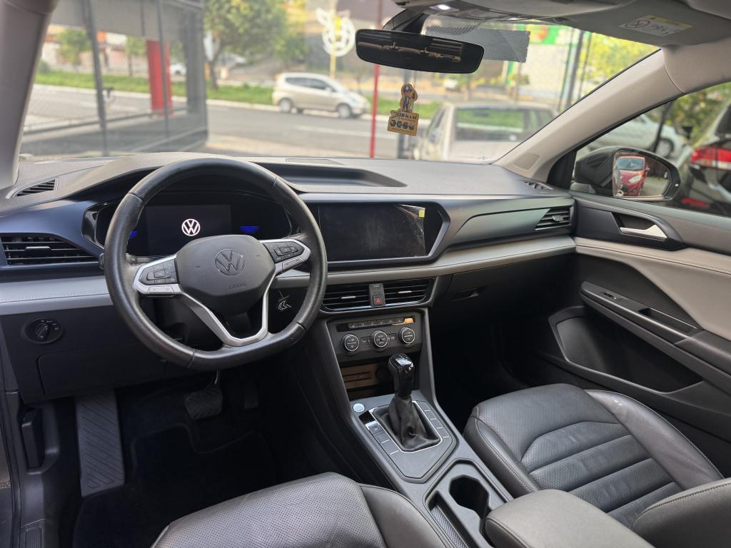 VOLKSWAGEN Taos - Foto