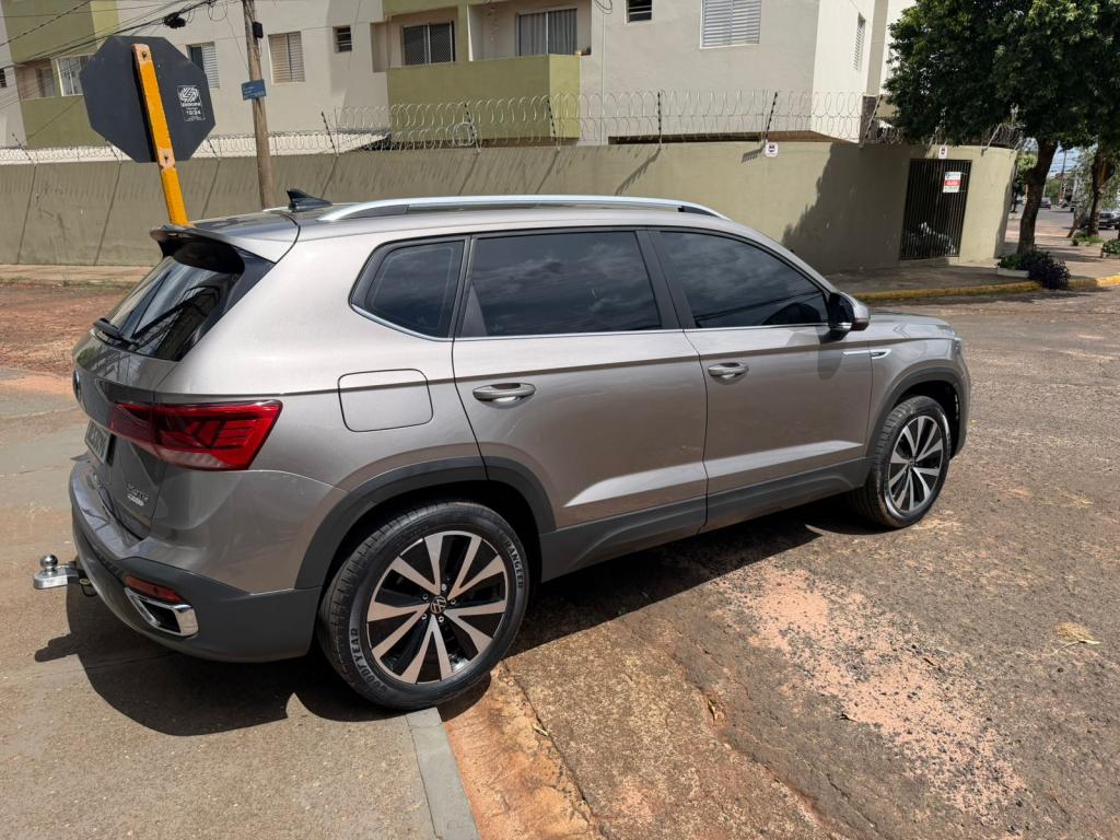 VOLKSWAGEN Taos - Foto