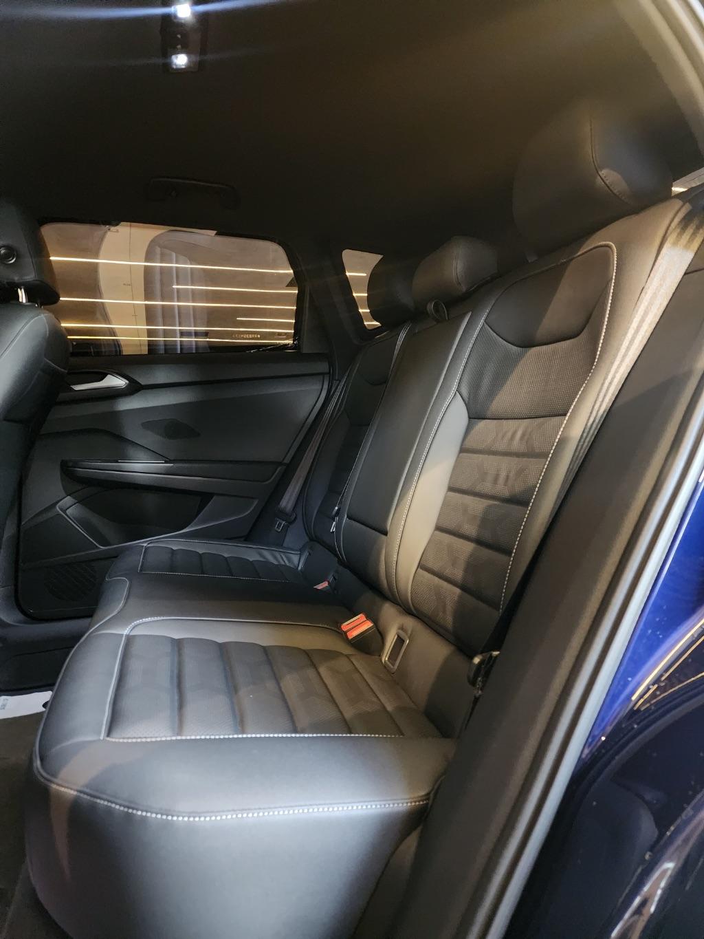 VOLKSWAGEN Taos - Foto