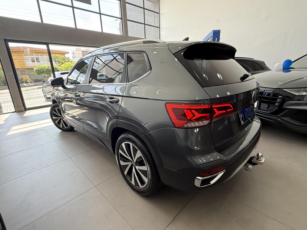 VOLKSWAGEN Taos - Foto