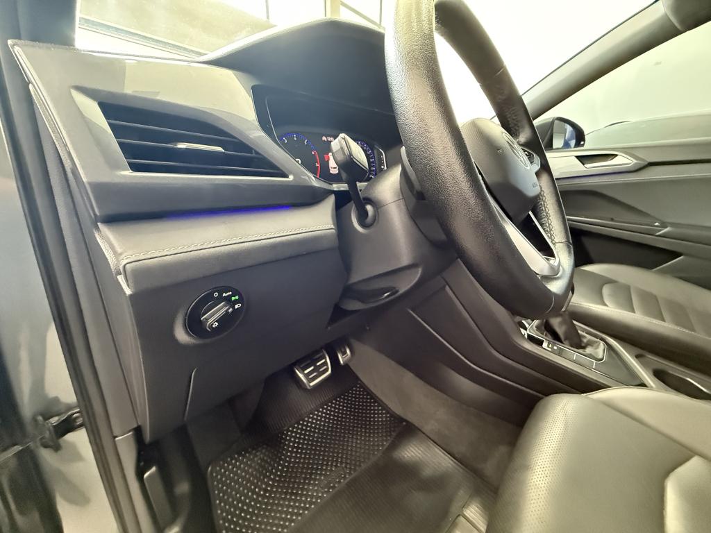 VOLKSWAGEN Taos - Foto