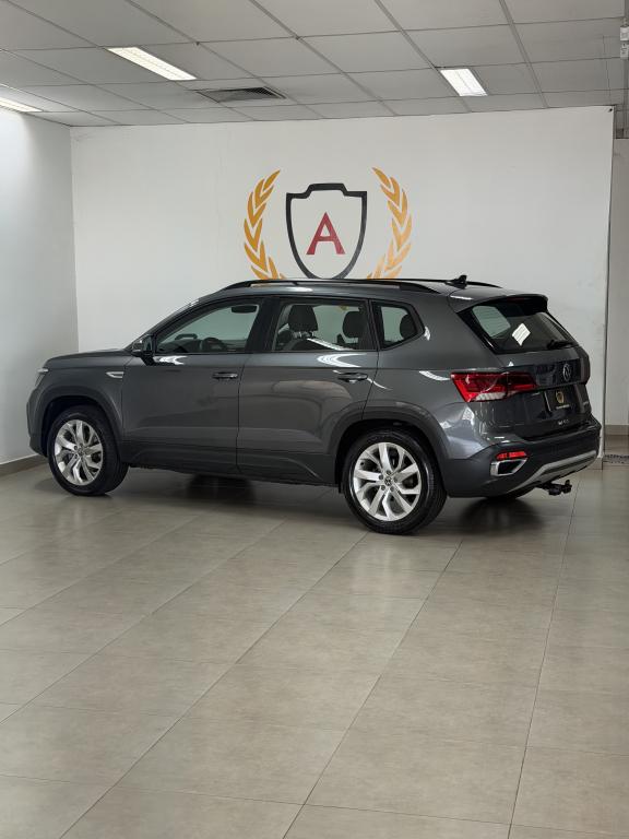 VOLKSWAGEN Taos - Foto