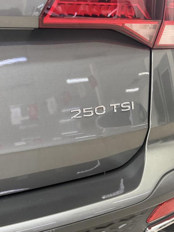 VOLKSWAGEN Taos - Foto