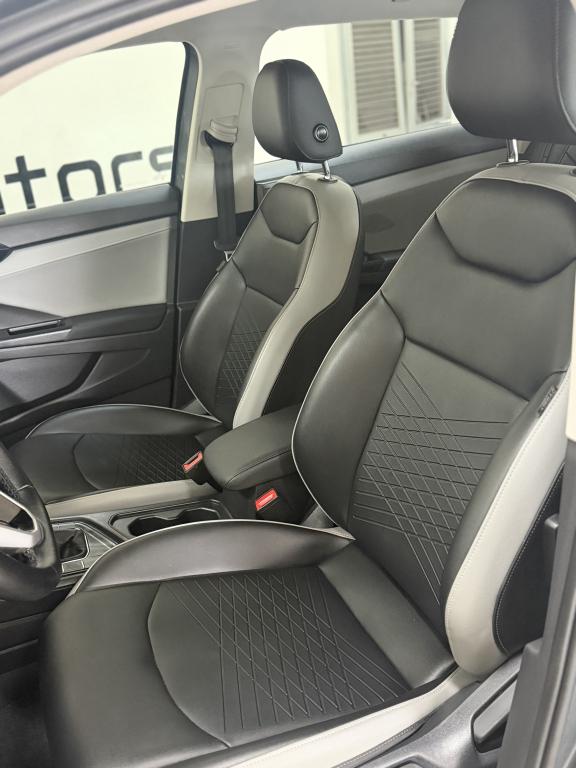 VOLKSWAGEN Taos - Foto