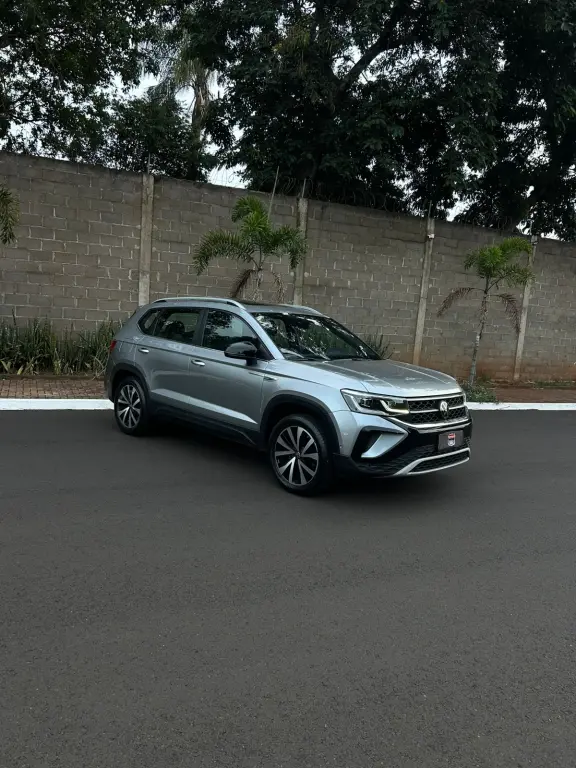 VOLKSWAGEN Taos - Foto