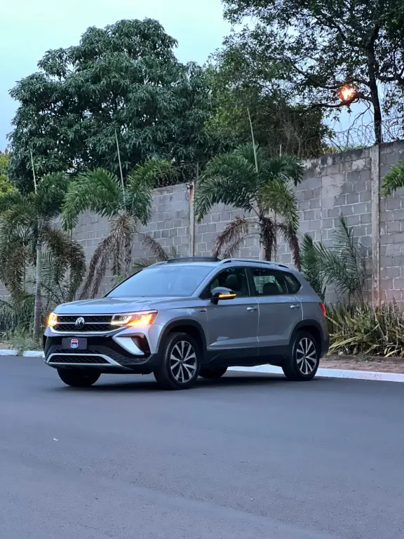 VOLKSWAGEN Taos - Foto