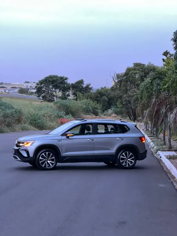 VOLKSWAGEN Taos - Foto