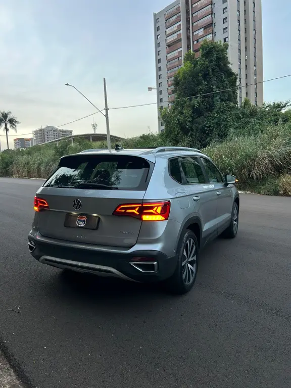 VOLKSWAGEN Taos - Foto