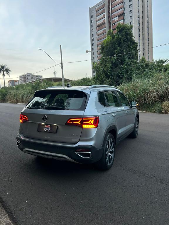 VOLKSWAGEN Taos - Foto