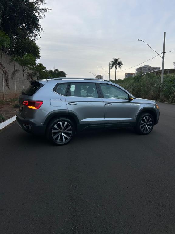 VOLKSWAGEN Taos - Foto