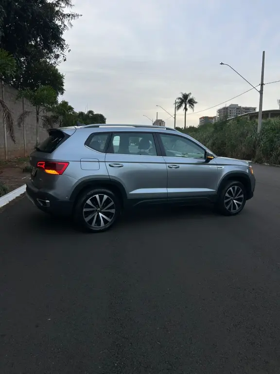 VOLKSWAGEN Taos - Foto