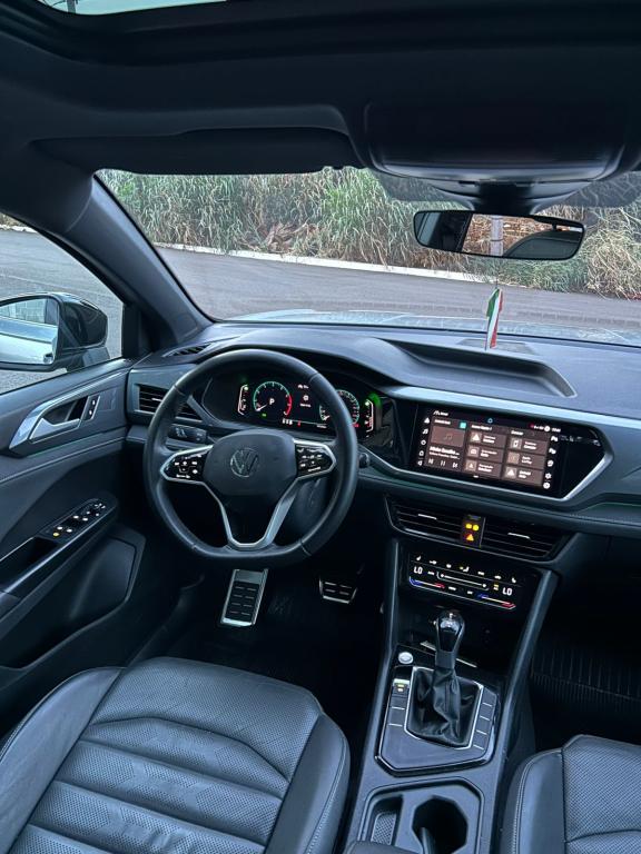 VOLKSWAGEN Taos - Foto