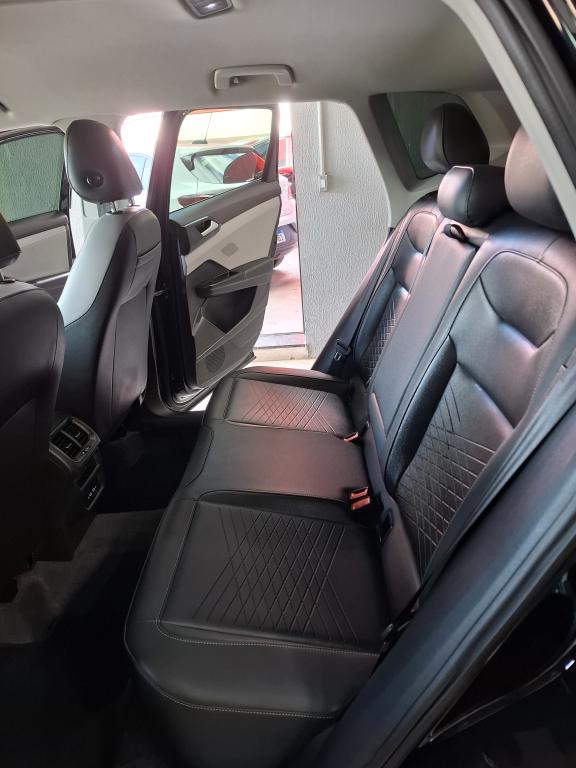 VOLKSWAGEN Taos - Foto