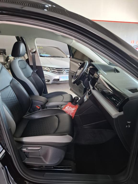 VOLKSWAGEN Taos - Foto