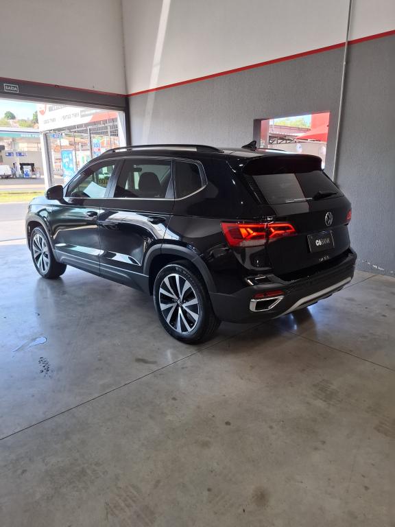 VOLKSWAGEN Taos - Foto